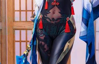 机智的Umeko J拯救了我的比基尼灵感！图集里的每一张都让我想说，真会挑颜色！